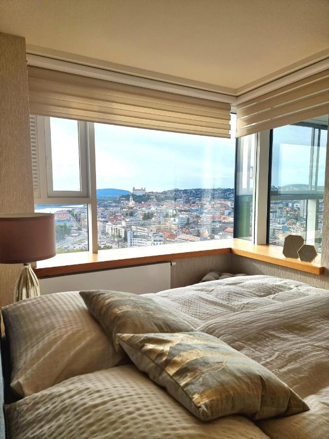 Majestic Golden View Apartment บราติสลาวา ภายนอก รูปภาพ